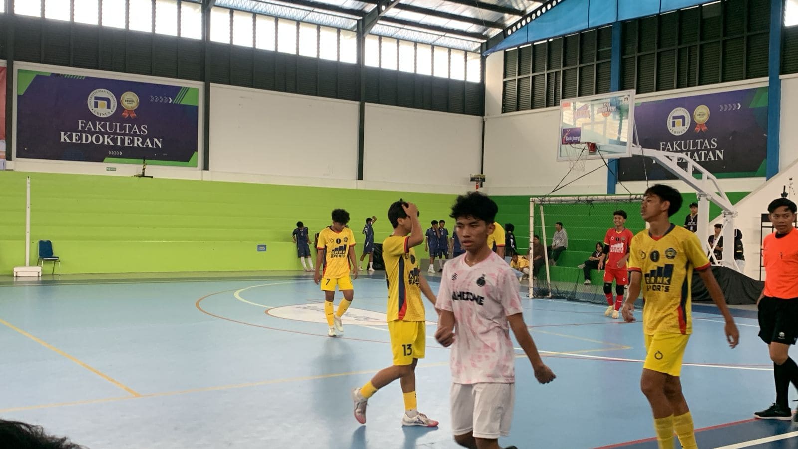 Pertandingan Day 3 SMA 10 SEMARANG vs SMA MASEHI 1 PSAK